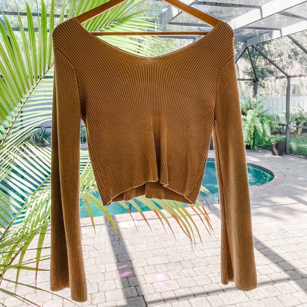 Flare sleeve tan crop sweater! Size S